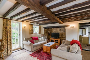 Captivating 6 Bed Cottage in the village of Moulso